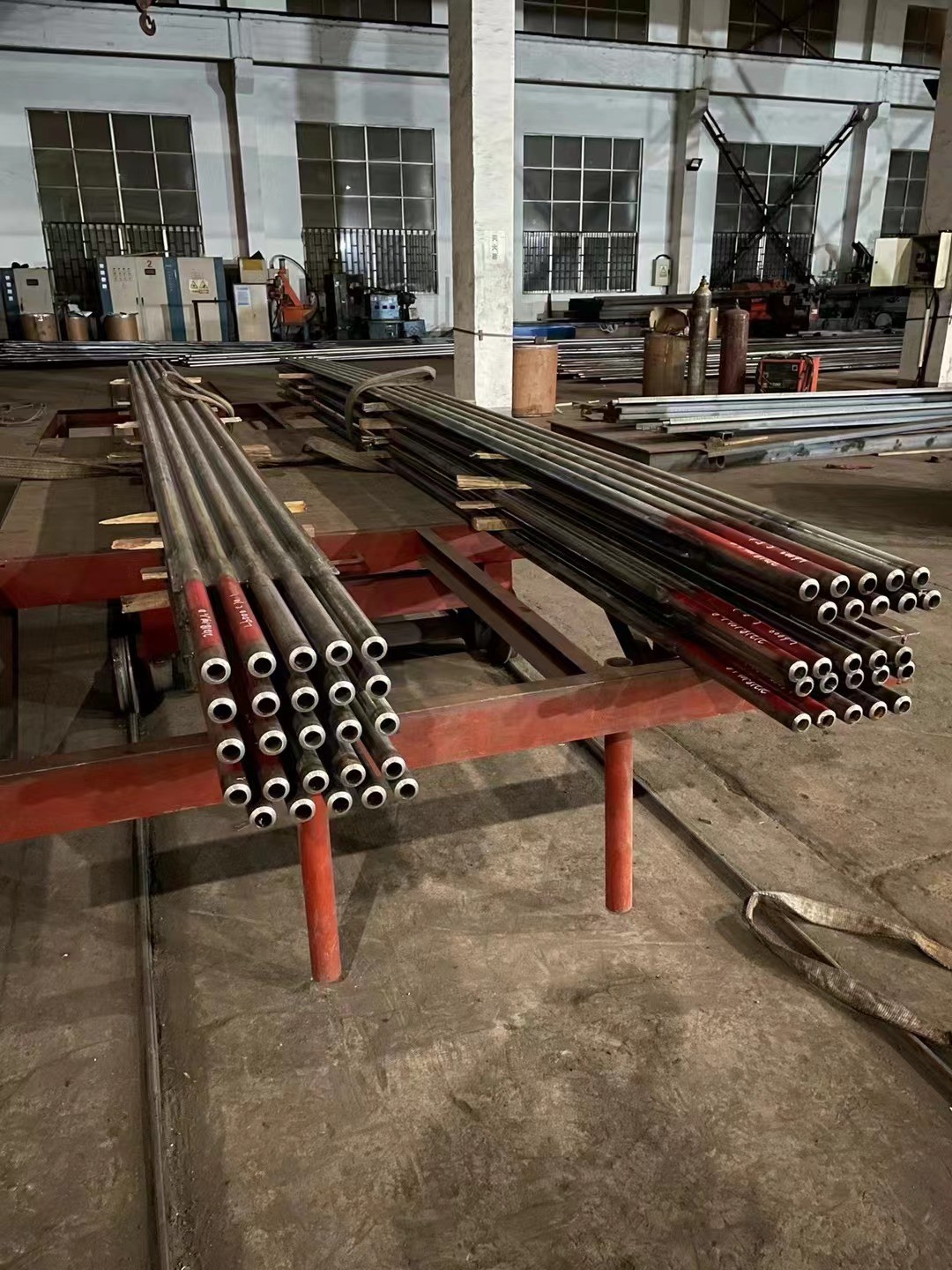 水冷壁管屏|管中心距76.2mm，管屏長6米、5根一組，Φ63.5×7.1內螺紋管，鰭片8mm