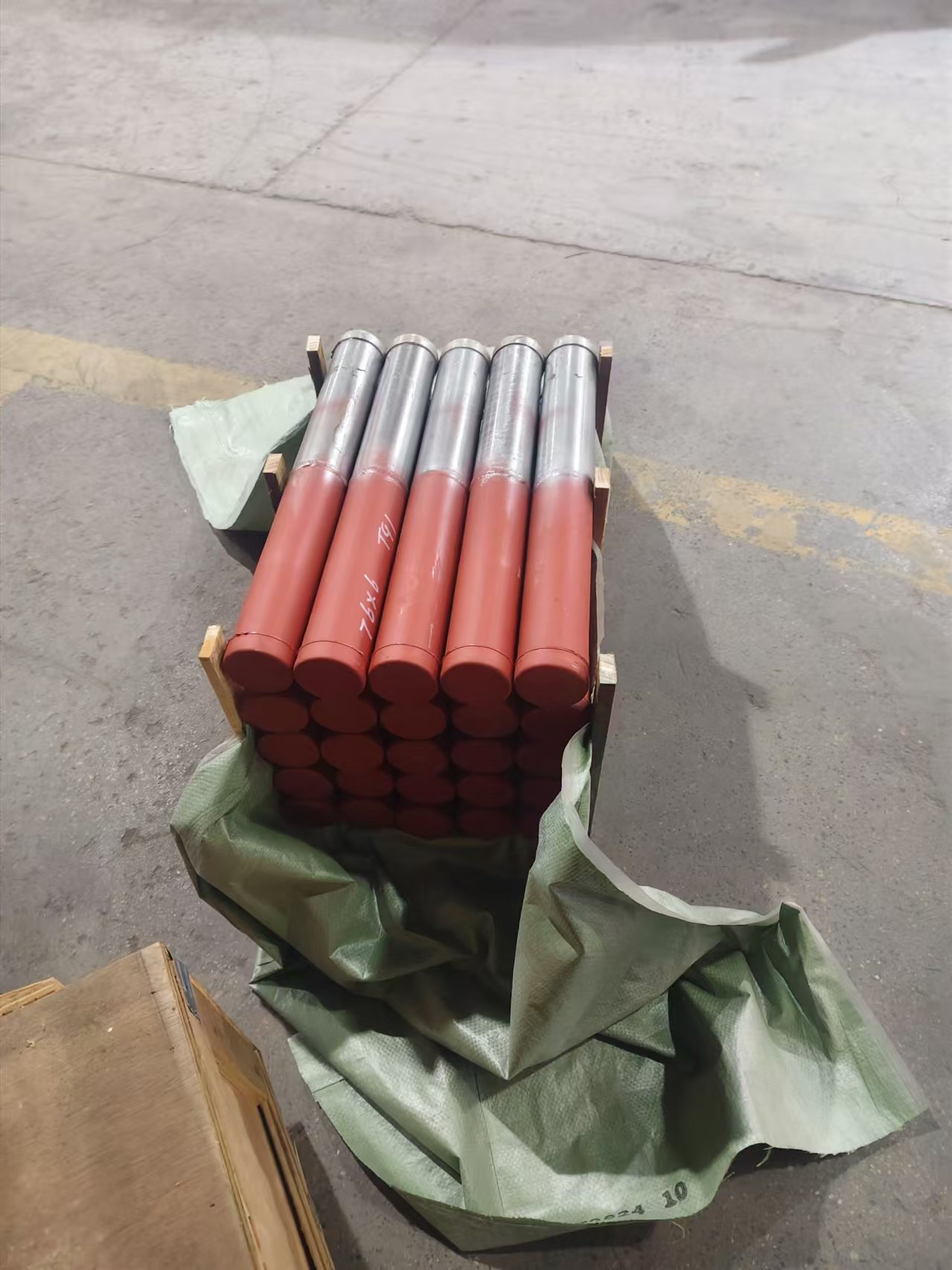 規格：ф76×6，長度600mm，材質：SA-213TP347HFG/SA-213T91,兩種材質各300mm